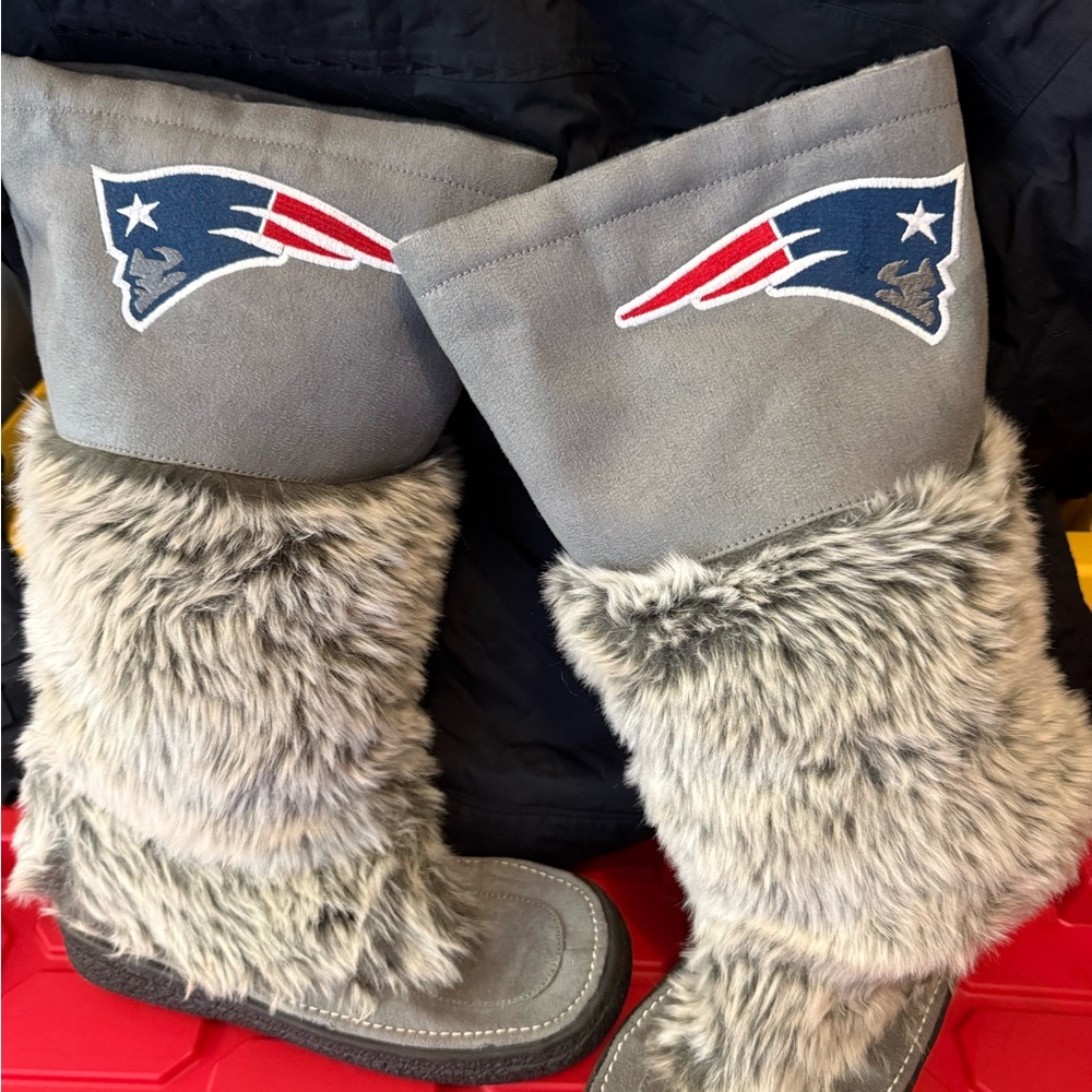 Gray and Faux Fur Boots with Logo
